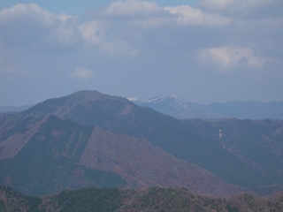 白い那岐山と大山が見えました。
