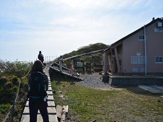 山頂の山小屋に到着